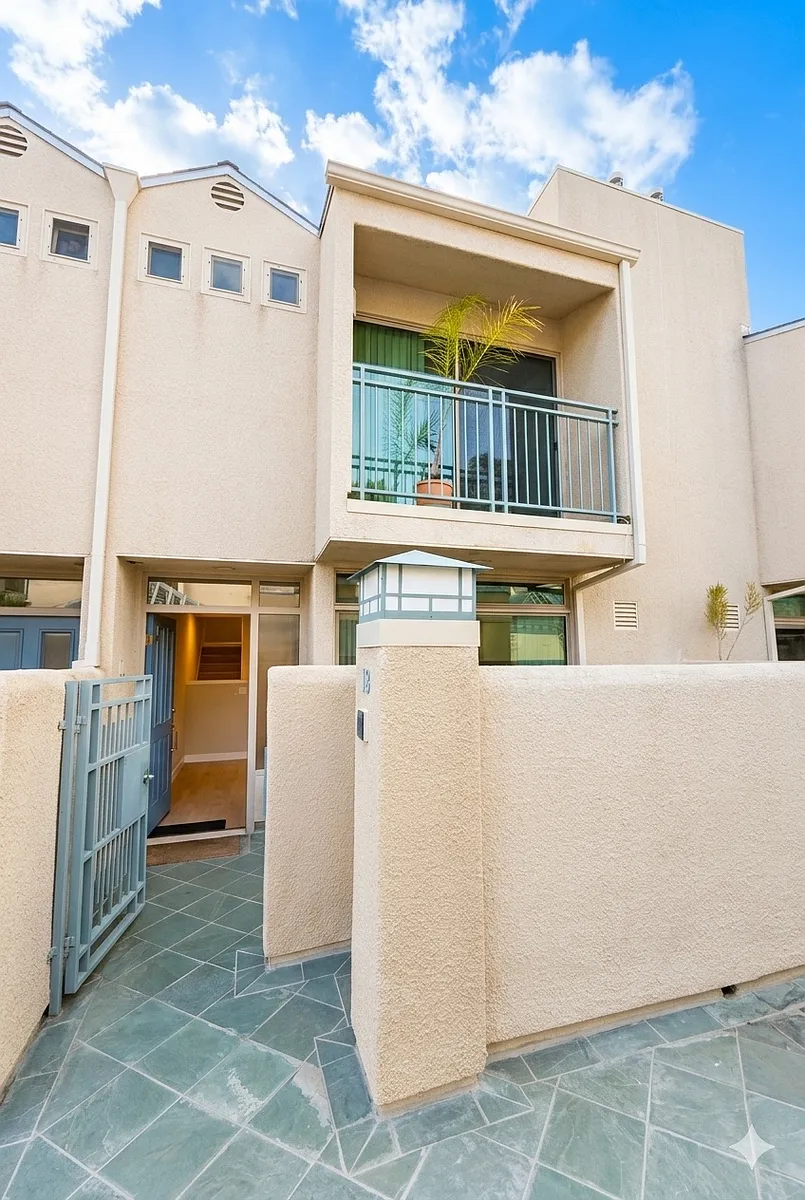Building Photo - 14101 Dickens St #18