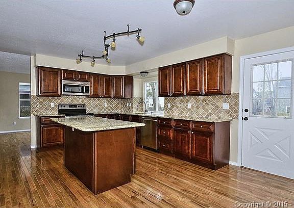 Kitchen with Island!