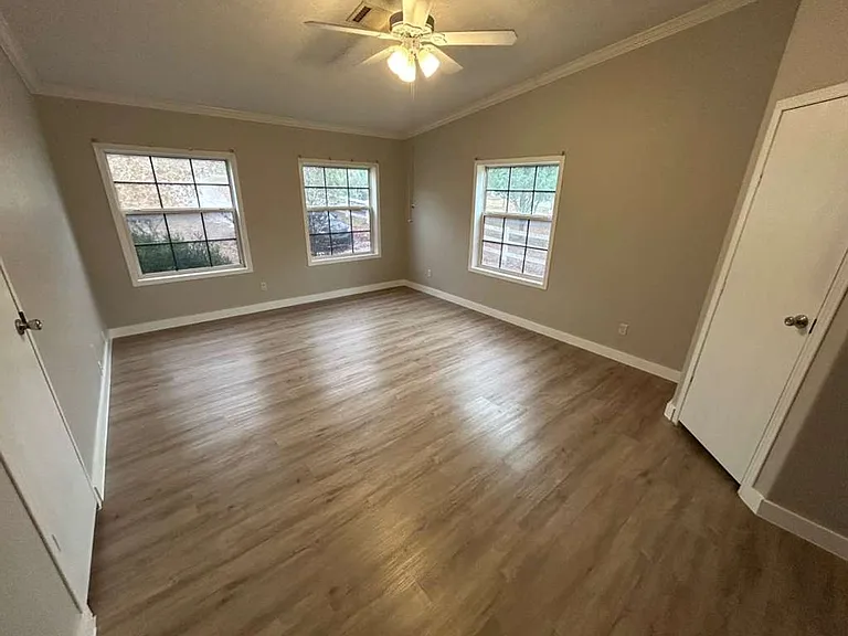 2595 Bryant St — Photo 11