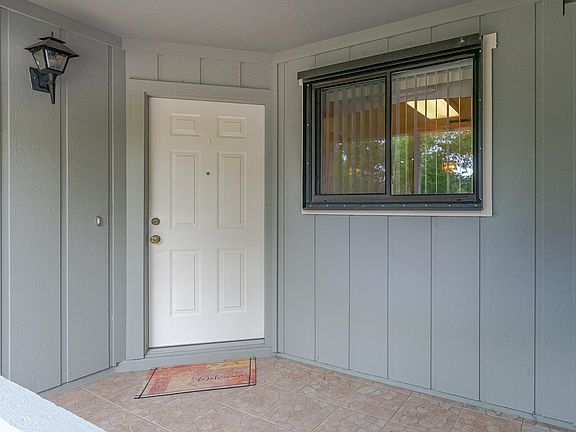 3rd image of 15 Lakepoint Cir