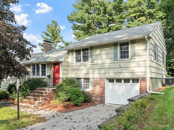 15 Princess Ave, North Chelmsford, MA 01863