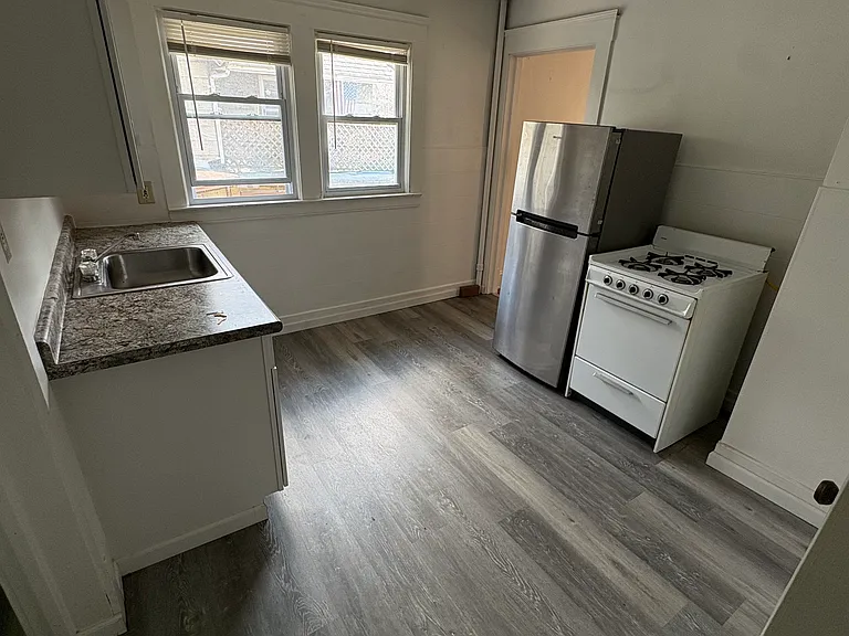 1327 W 83rd St #UP — Photo 4