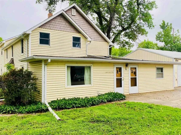 909 11th St, Springfield, SD 57062