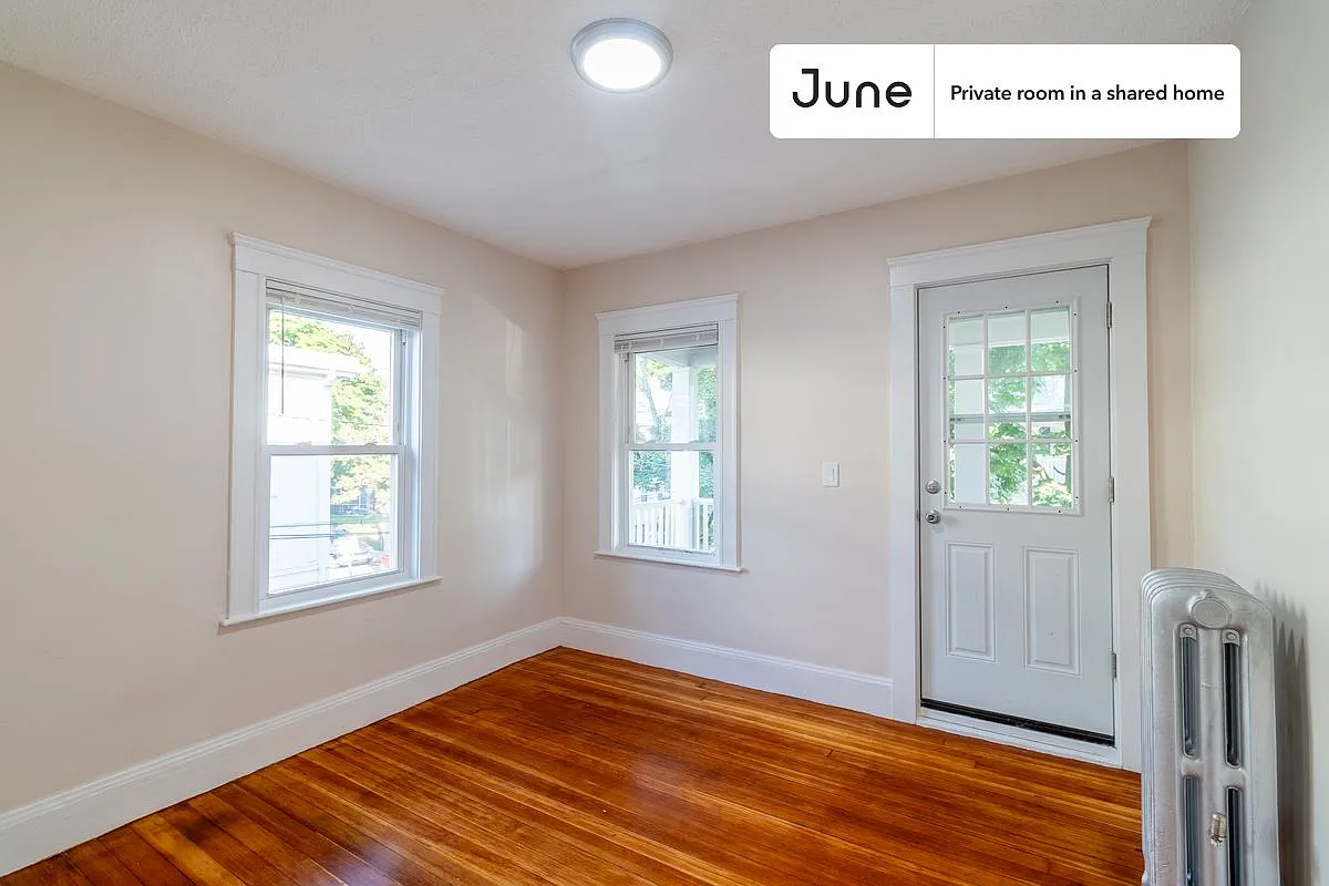 Queen bedroom in 6 bed/2 bath home in Allston #1735 C — Photo 4