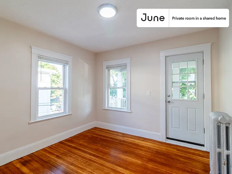 21 Easton St #C — Photo 4