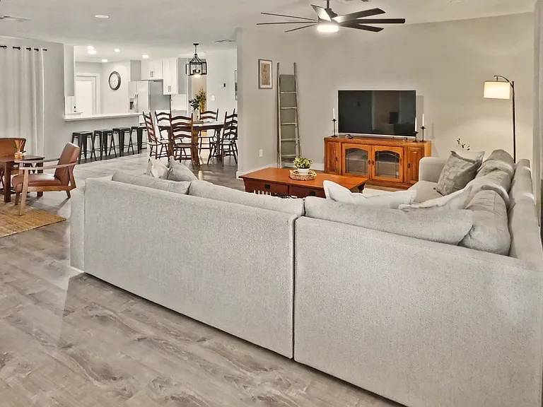 3924 W Augusta Ave — Photo 9