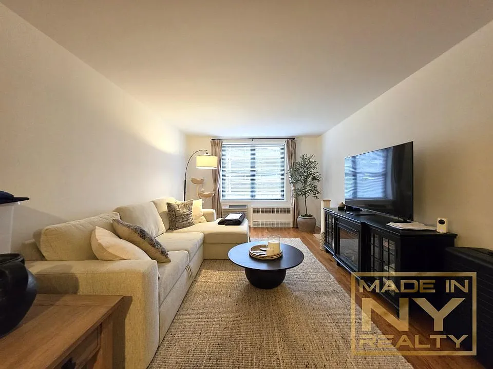 327 W 30th St #2J
