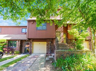 35 Pamela Ln, Staten Island, NY 10304