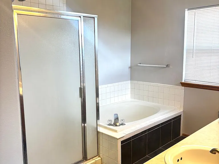 10318 Ravenswood Ln — Photo 17