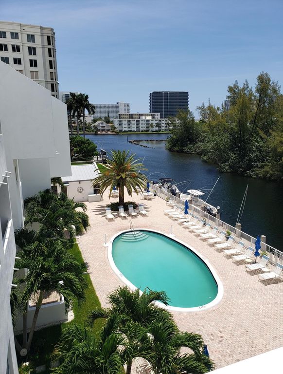 2860 NE 14th St #404D, Pompano Beach