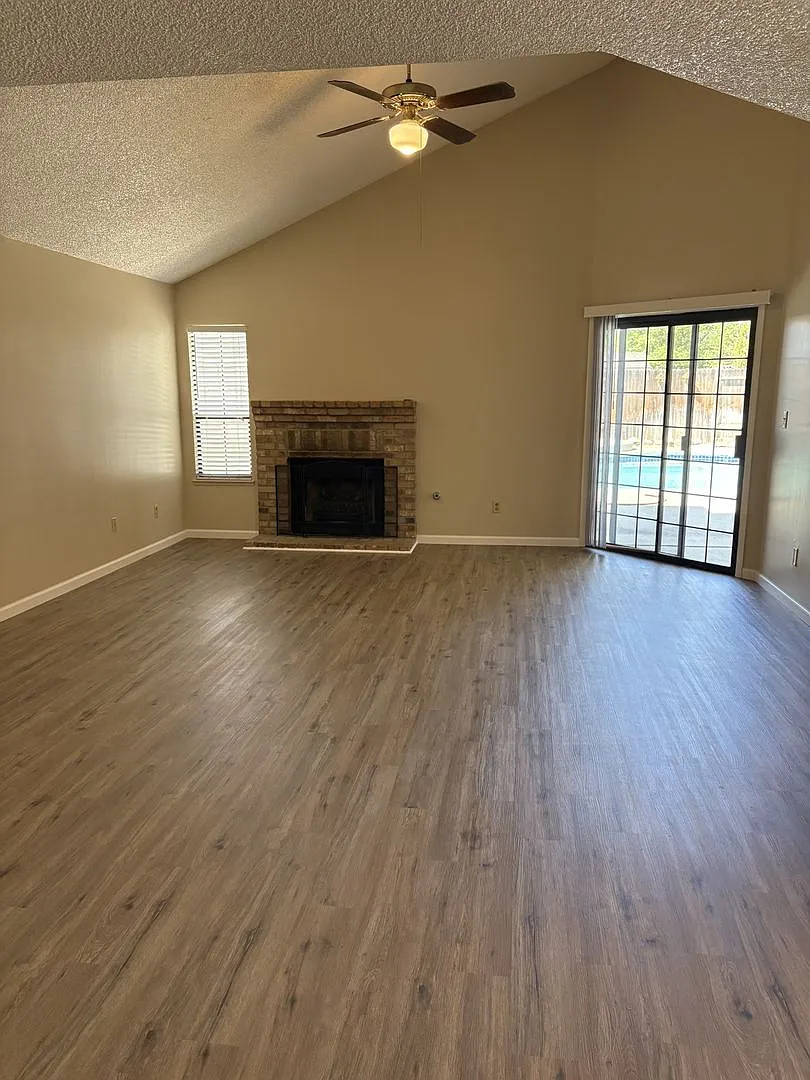 13004 Hillary Way - NW - 3+2 with pool and RV parking! — Photo 3