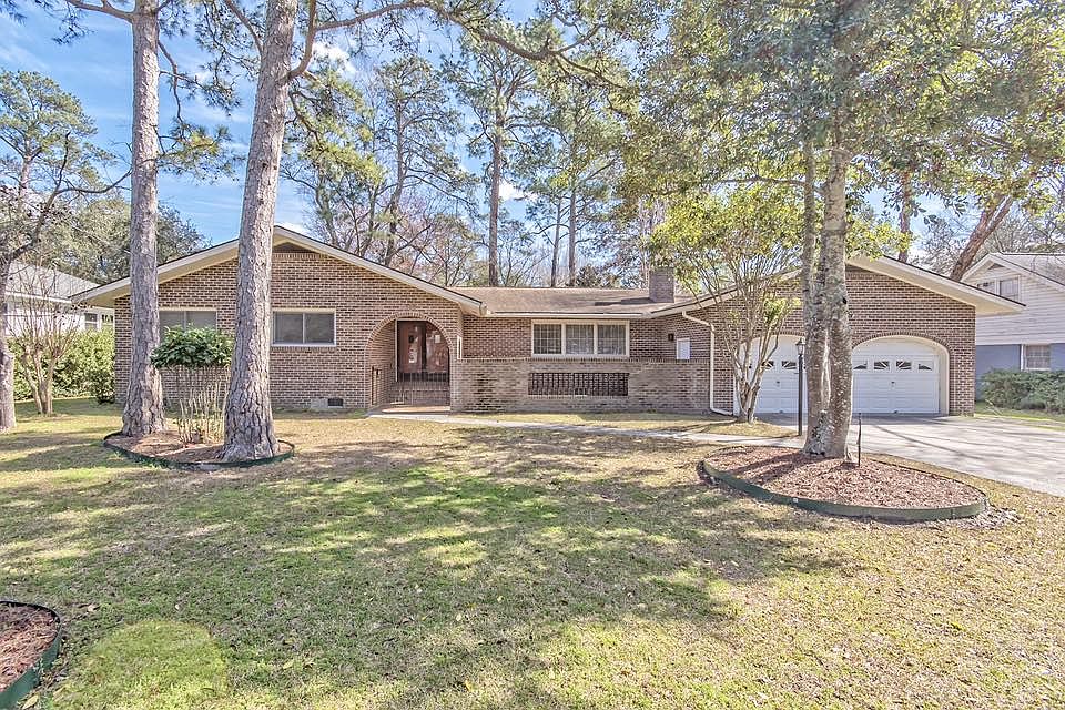 1st image of 107 Ayers Cir