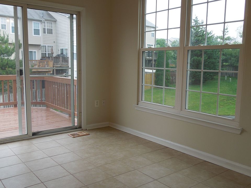 1st image of 433 Pearlbush Sq NE
