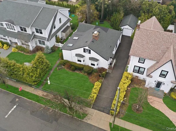 163 Elm Street, Roslyn Heights, NY 11577