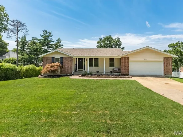 12112 Greenwalk Dr, Saint Louis, MO 63146