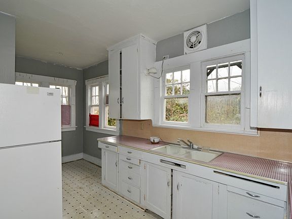 2nd image of 6107 132nd St NE