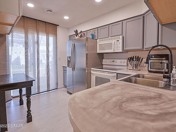 3rd image of 3938 Meadow Brook Ct