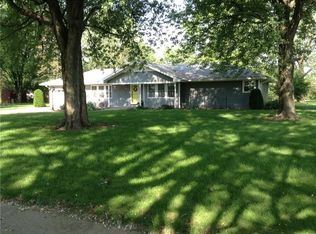 1582 Crest Dr, Shelbyville, IN 46176