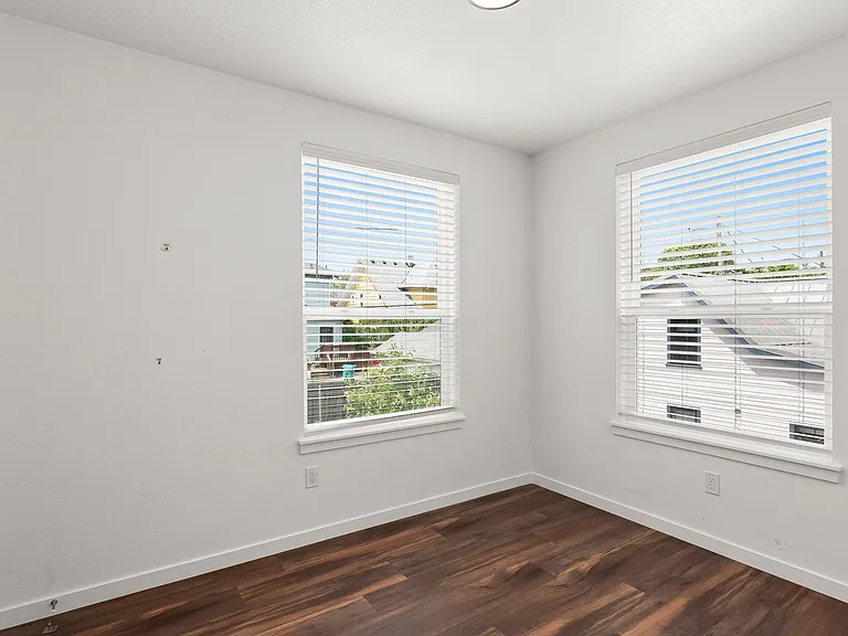 3773 N Vancouver Ave — Photo 3