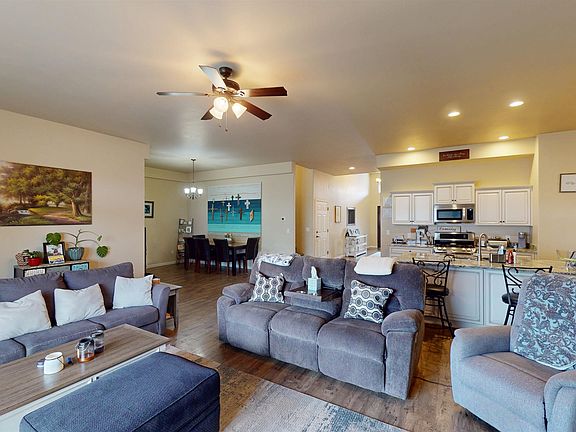 4th image of 952 Echo Canyon St