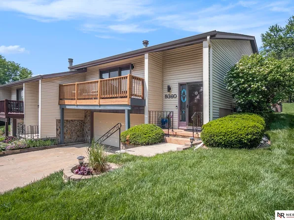 9360 Parker St, Omaha, NE 68114
