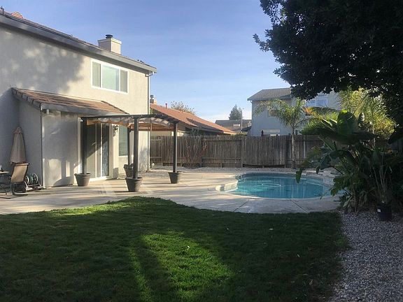 2nd image of 876 Wallace Dr