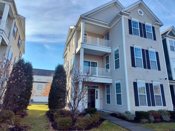 30 Moses Wheelock Ln