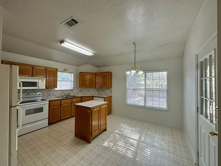 2208 Jay Dr — Photo 16