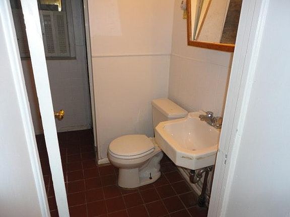 5th image of 618 Madison Ave #B