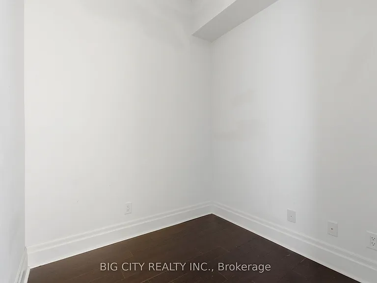 131 Upper Duke Cres #1005 — Photo 23
