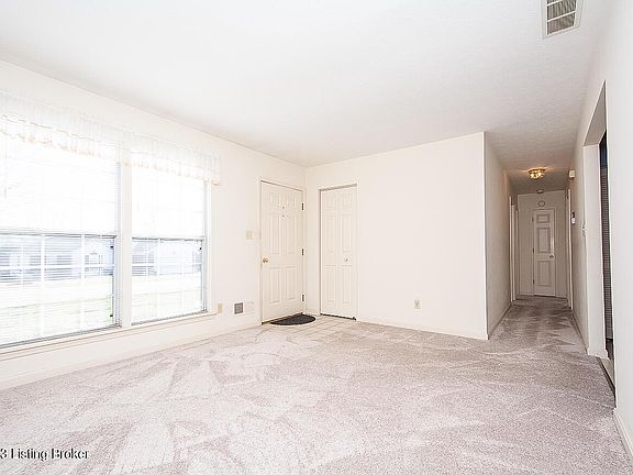 4th image of 6615 Willowrun Ln