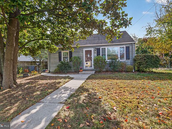 2nd image of 3203 Elmwood Dr