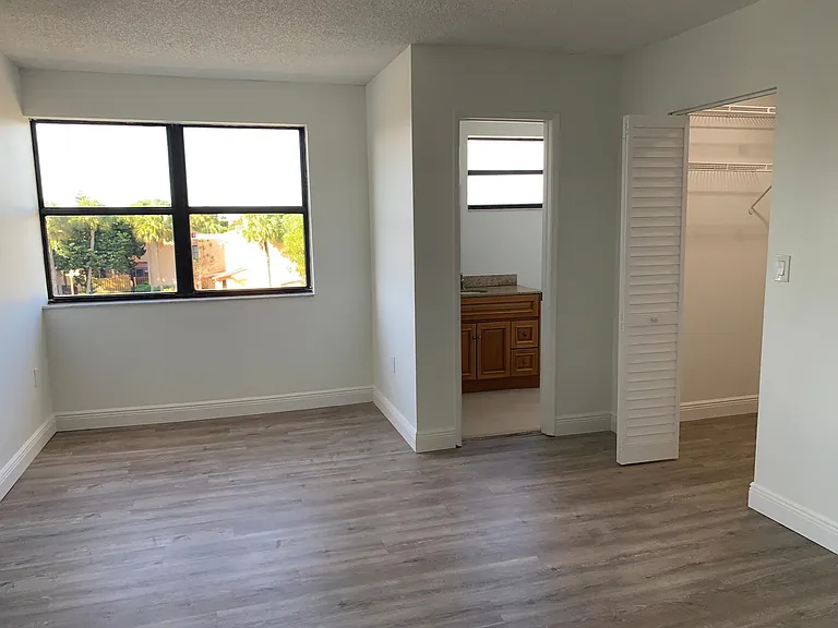 281 W Park Dr #2 — Photo 18