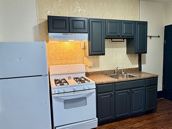 2nd image of 211 Morgan St APT 1