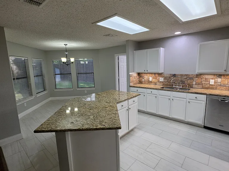 6511 White Oaks Ln — Photo 15
