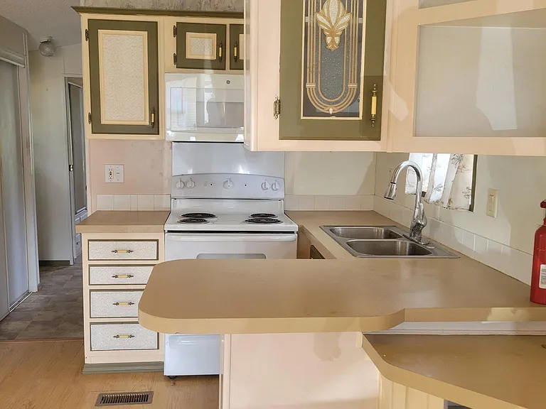 1720 NW 38th Ave #5B — Photo 2