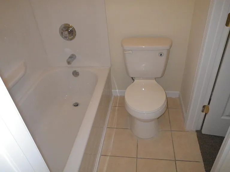 1610 Green Briar Pkwy #4 — Photo 9