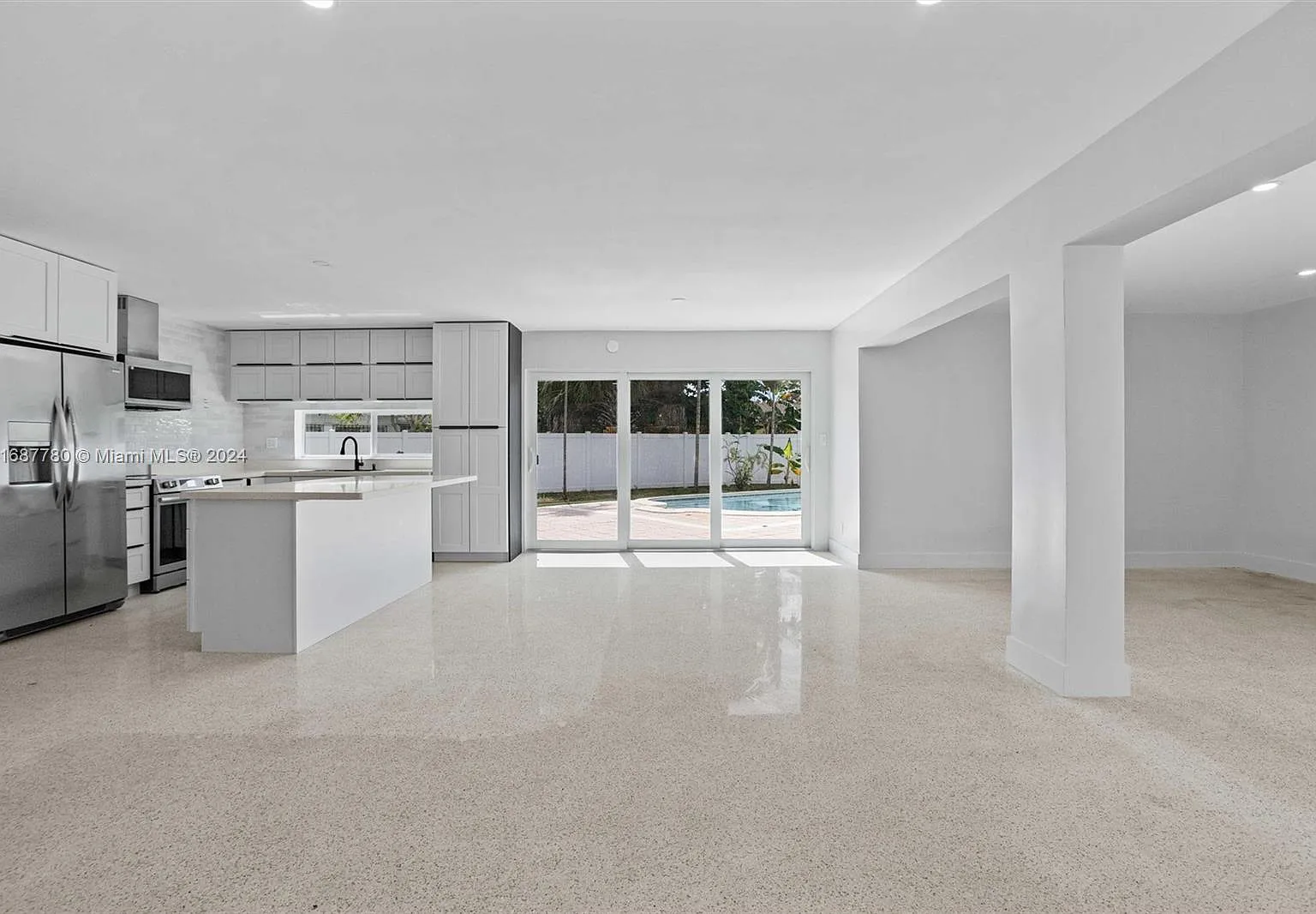 3 bed, 1600 sqft, $4,500 — Photo 2