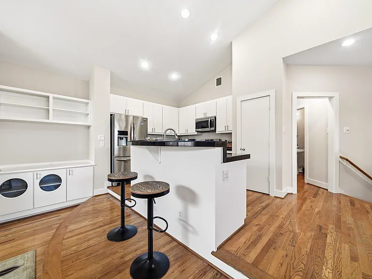9802 Cynthia Ann Ct — Photo 11