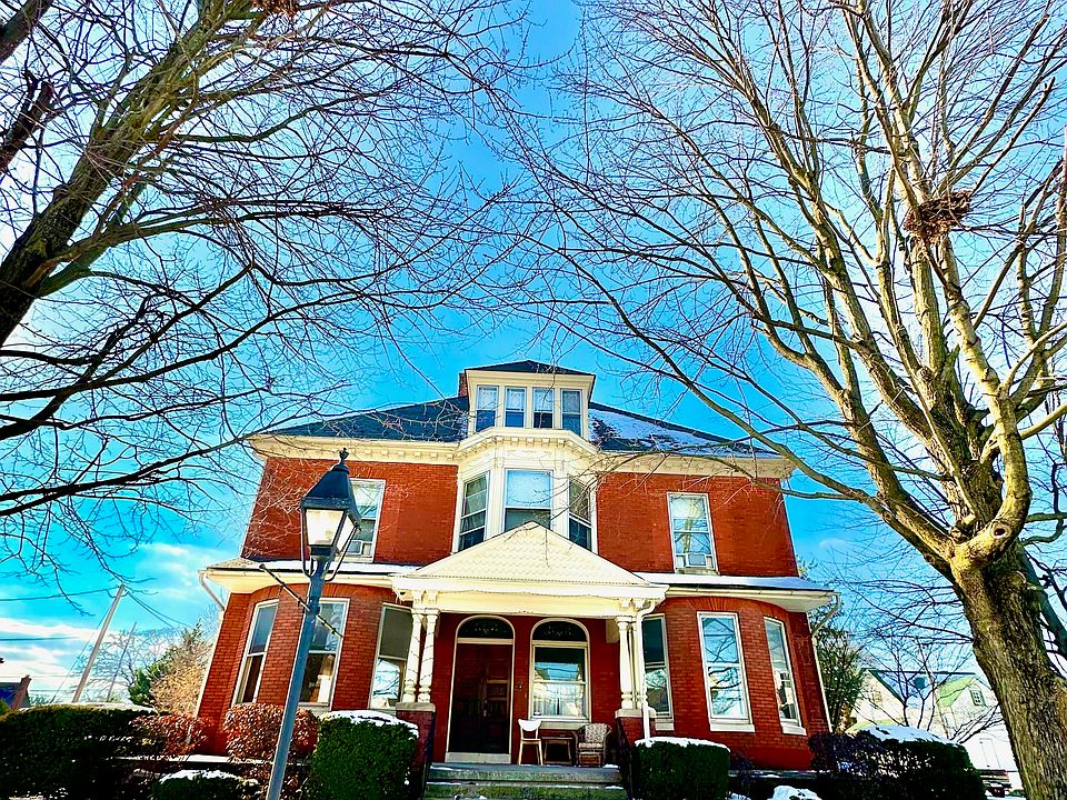 454 Carlisle St 1st Floor - Front in Winter