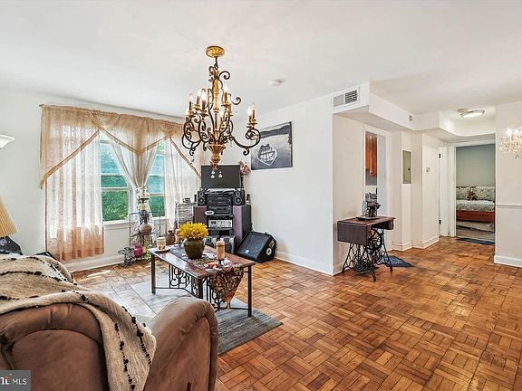 5th image of 4402 1st Pl NE APT 11