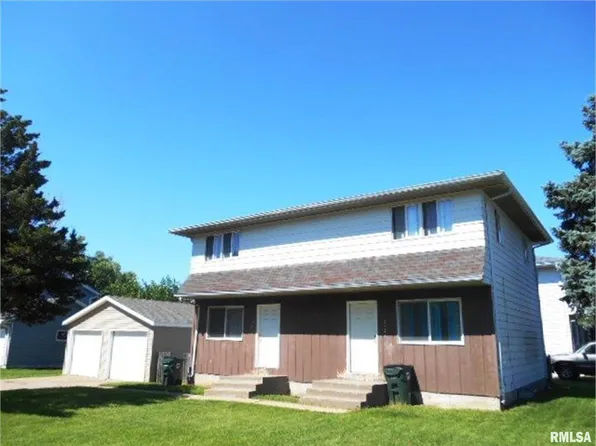 6424 Scott St, Davenport, IA 52806