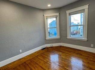 10 Mott St APT 1, Worcester, MA 01604