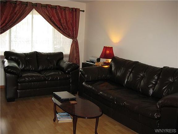 3rd image of 3046 Niagara St