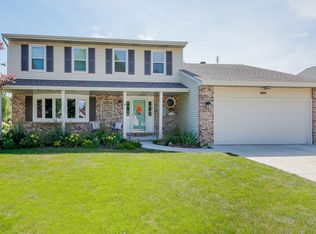 604 Yellowstone Dr, Elgin, IL 60123