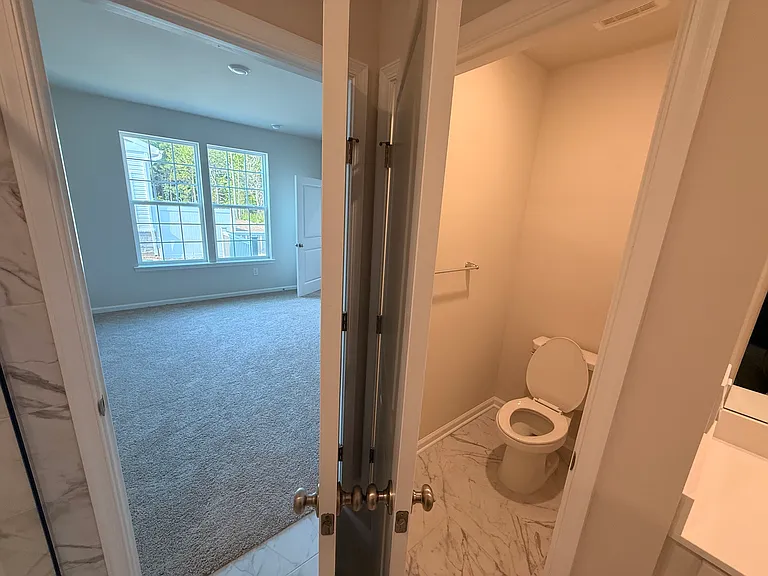 52 Victoria Gardens Sq — Photo 18