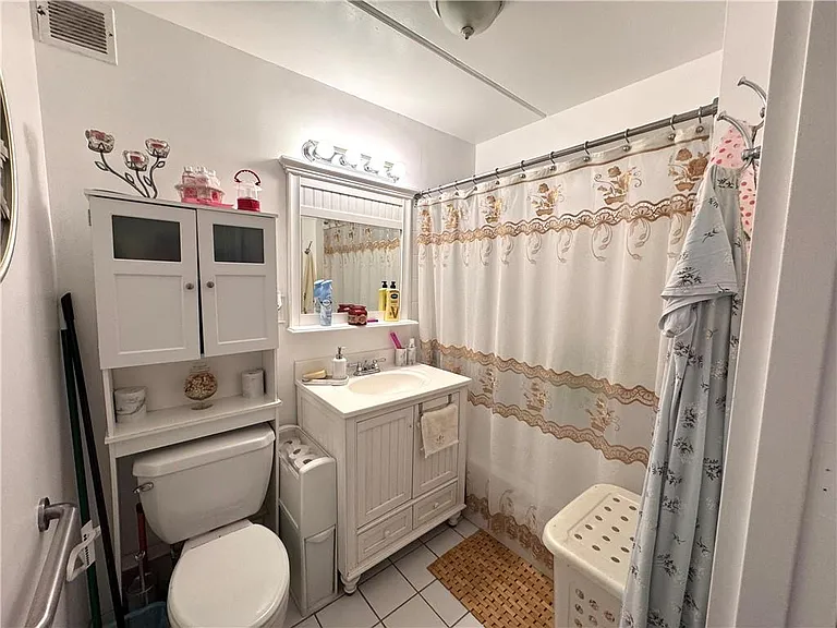 7914 Rockaway Beach Blvd #3L — Photo 10