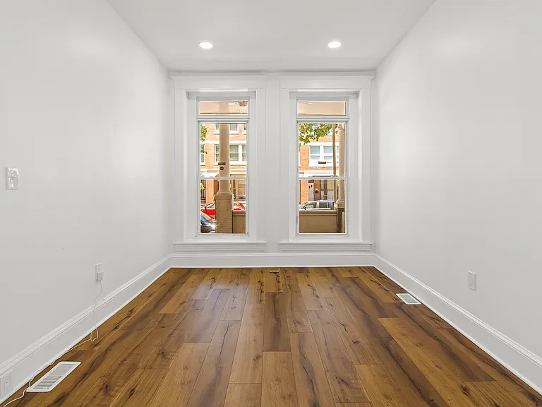 813 Whitelock St — Photo 3