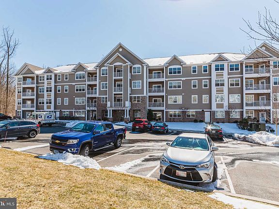 4th image of 901 Macphail Woods Xing APT 4C