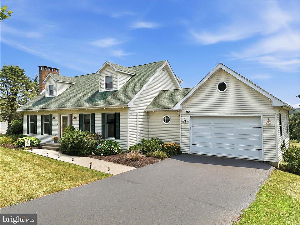 1st image of 522 Green Ln